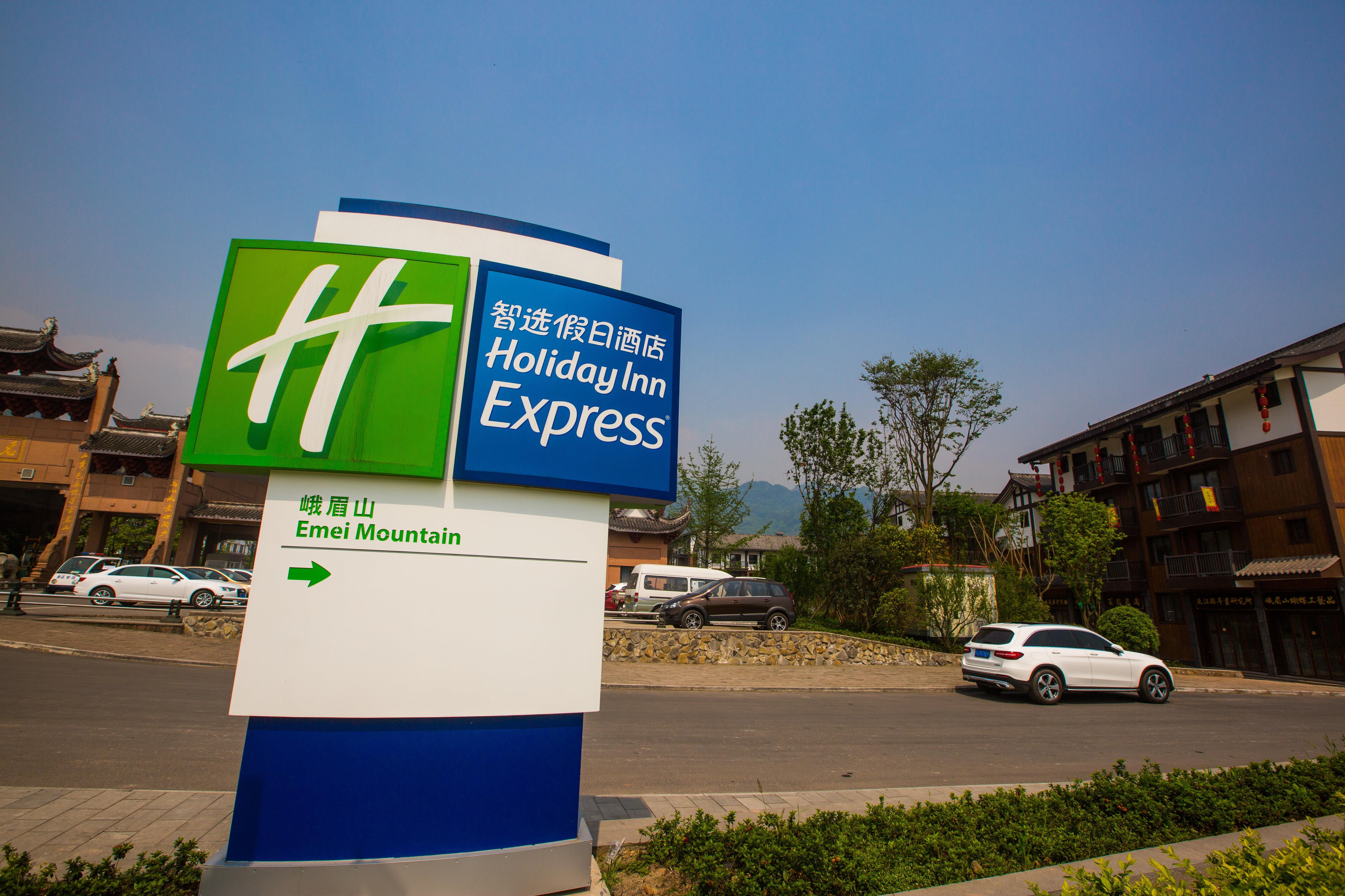 Holiday Inn Express Emei Mountain By Ihg Emeishan Dış mekan fotoğraf