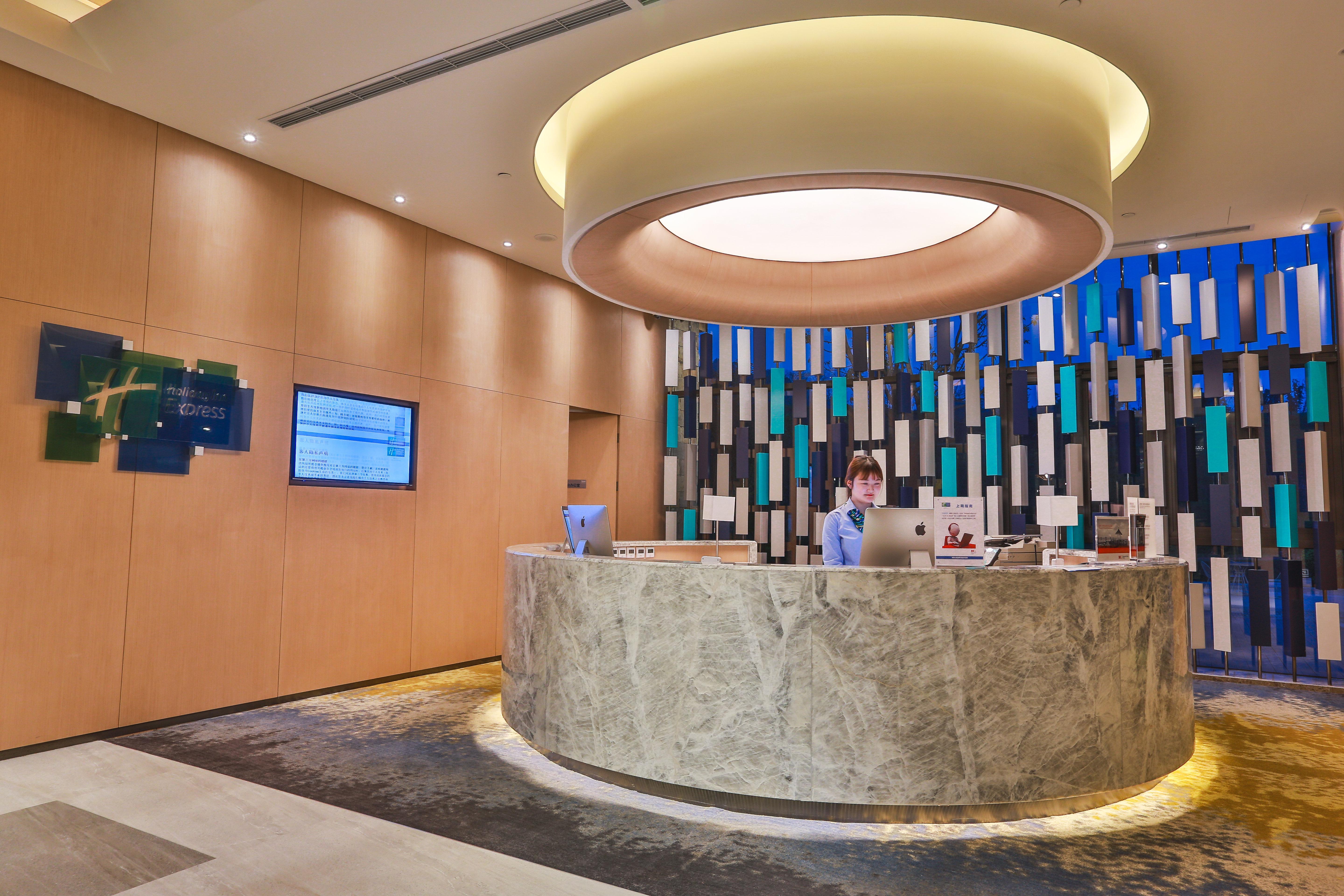 Holiday Inn Express Emei Mountain By Ihg Emeishan Dış mekan fotoğraf