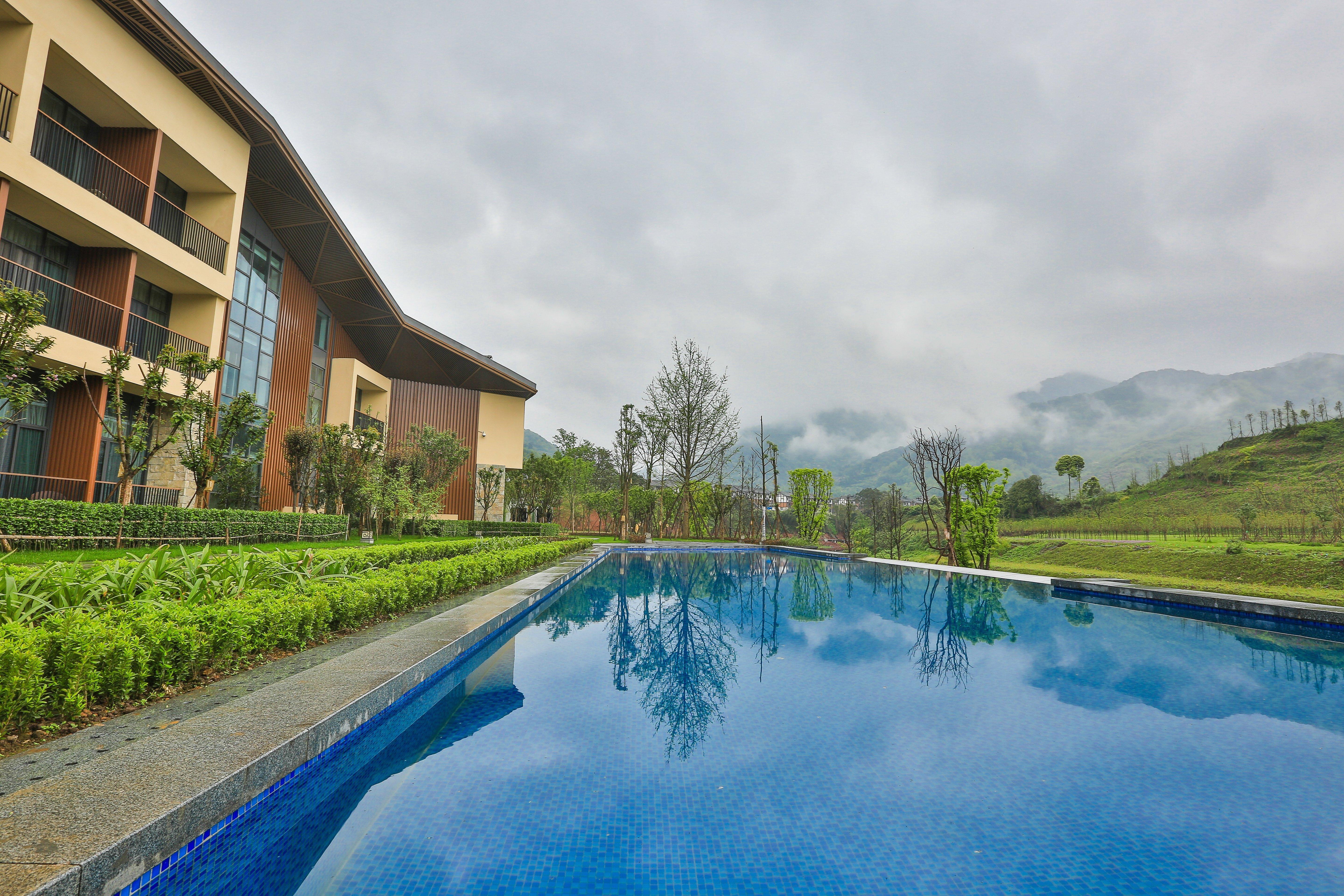 Holiday Inn Express Emei Mountain By Ihg Emeishan Dış mekan fotoğraf