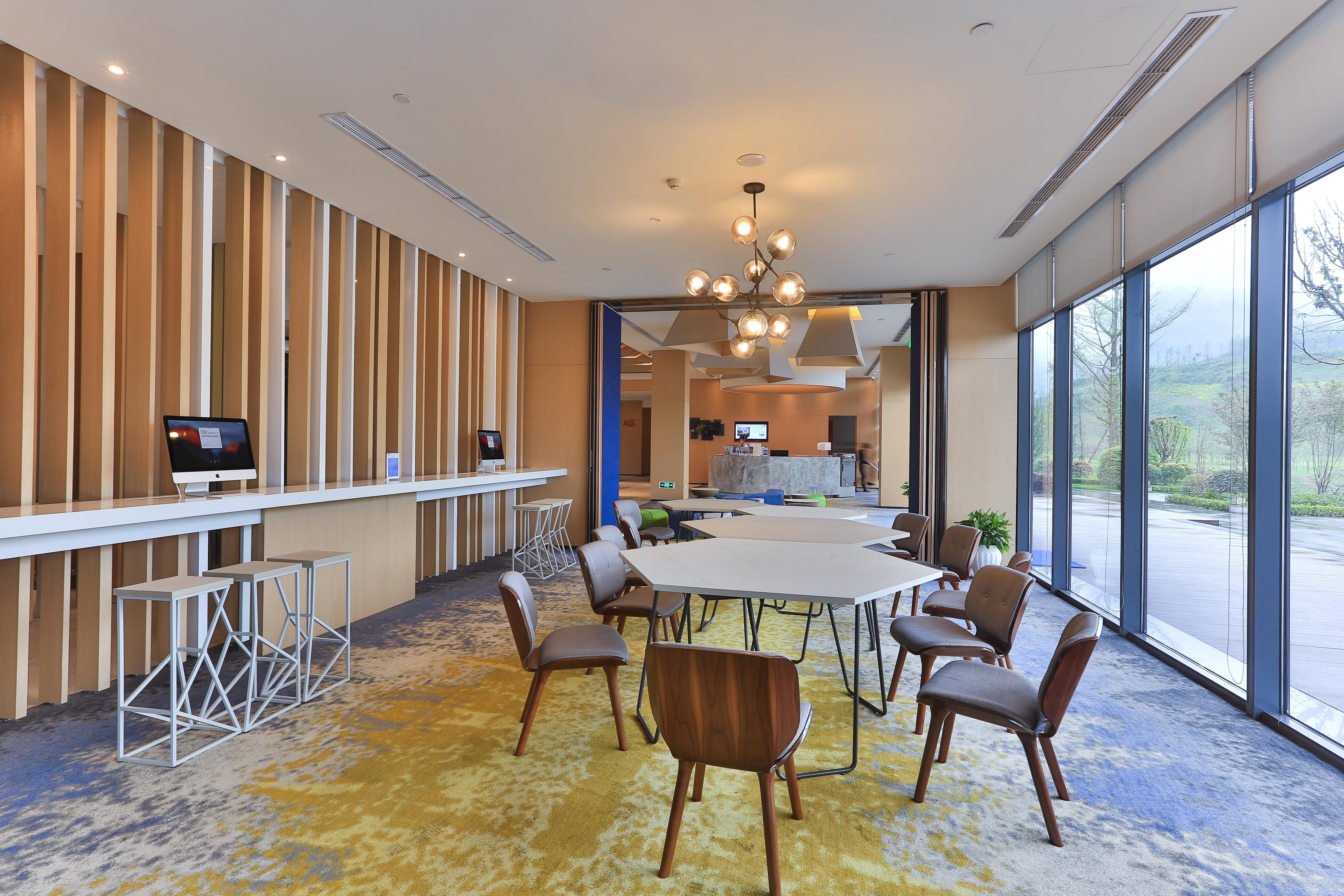 Holiday Inn Express Emei Mountain By Ihg Emeishan Dış mekan fotoğraf