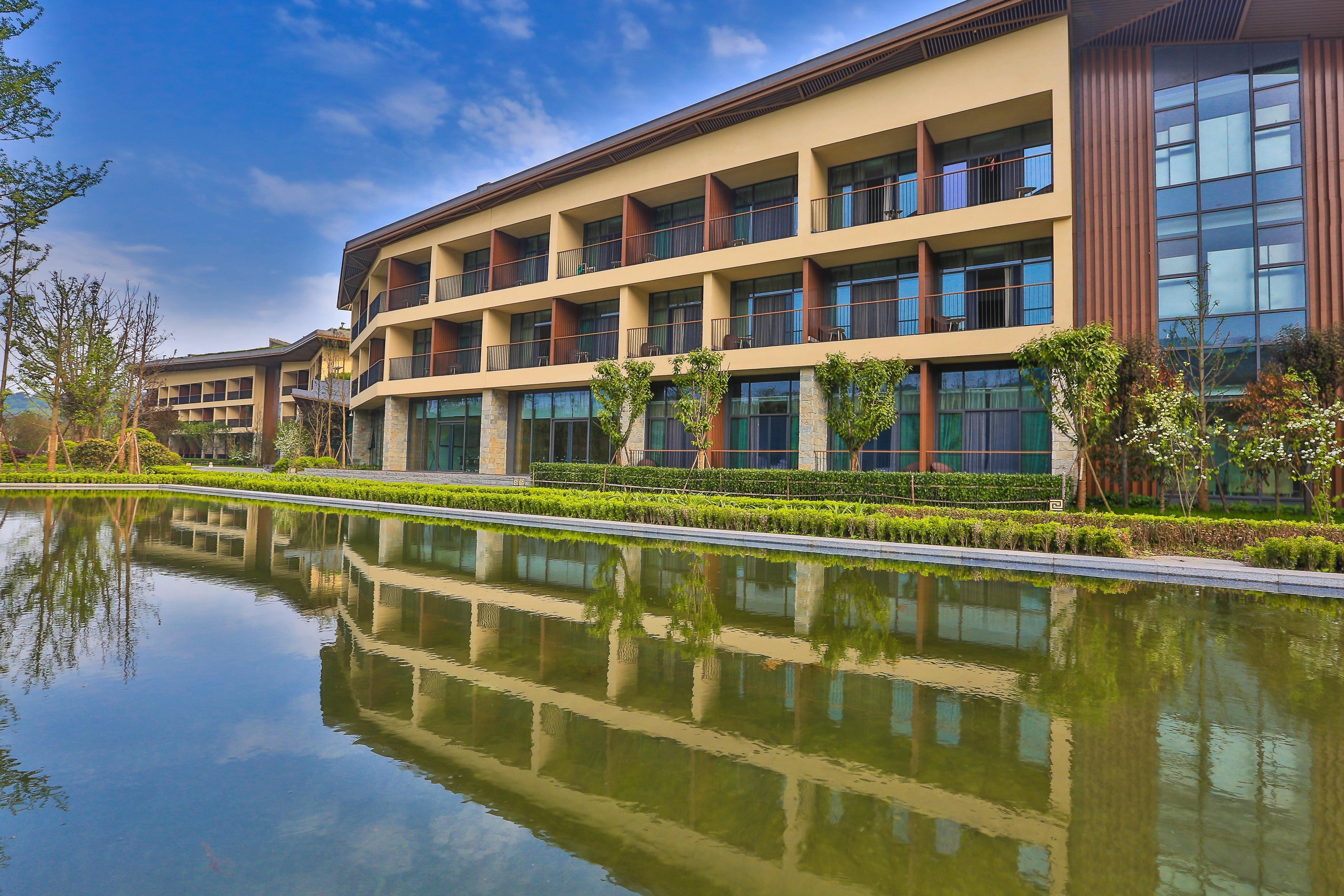 Holiday Inn Express Emei Mountain By Ihg Emeishan Dış mekan fotoğraf