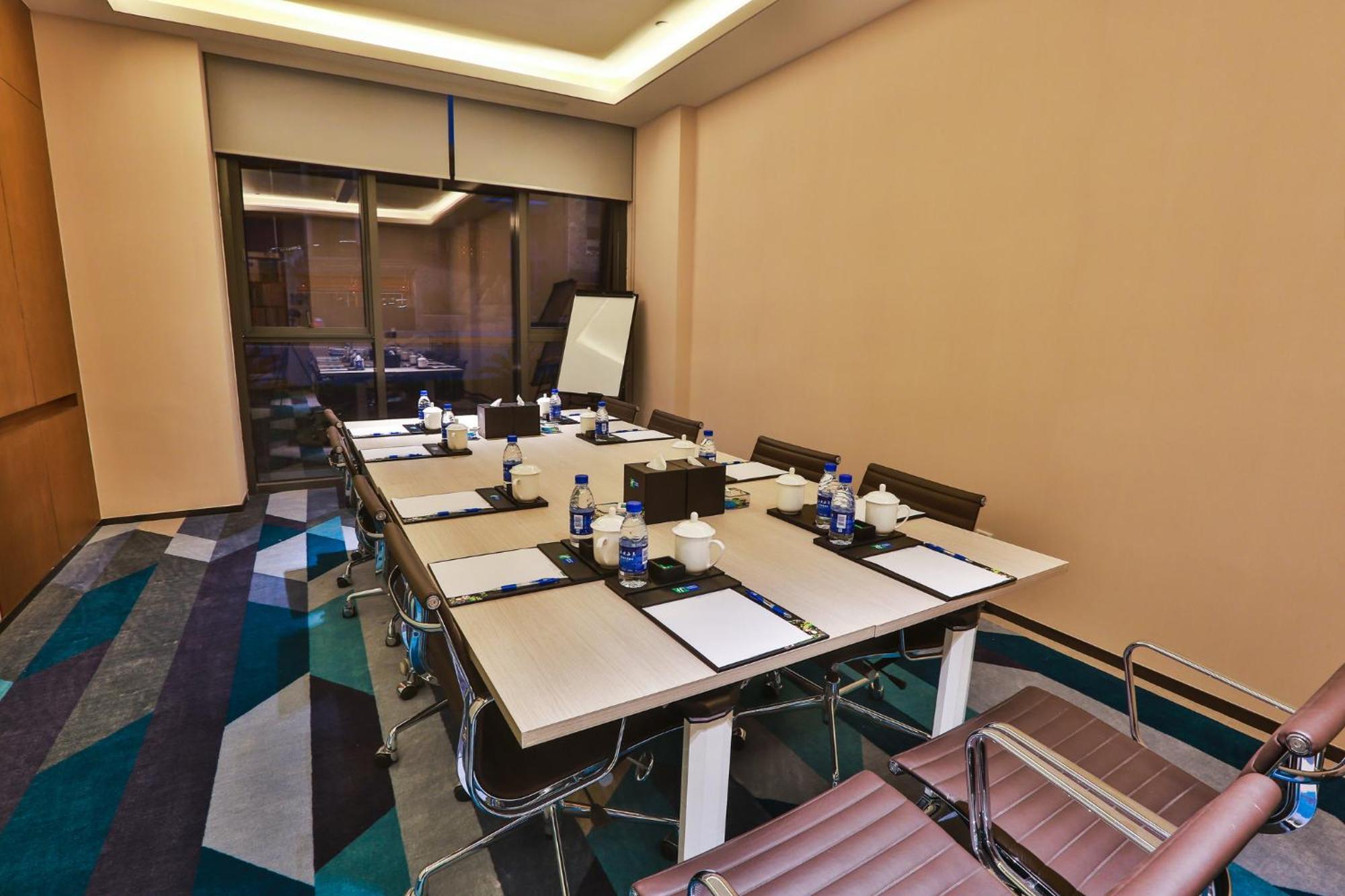 Holiday Inn Express Emei Mountain By Ihg Emeishan Dış mekan fotoğraf